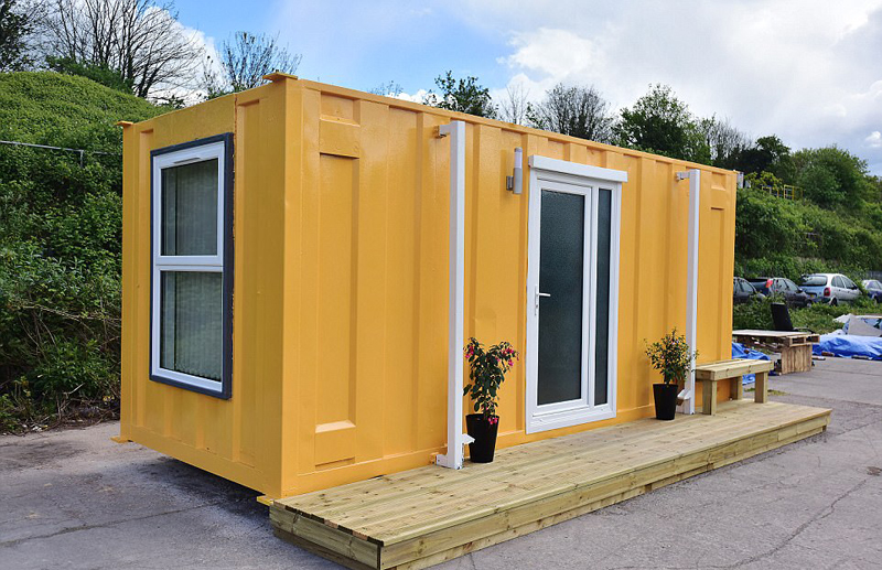 集裝箱也能當住宅？英國企業(yè)家創(chuàng)新改造，為流浪漢提供溫暖家園