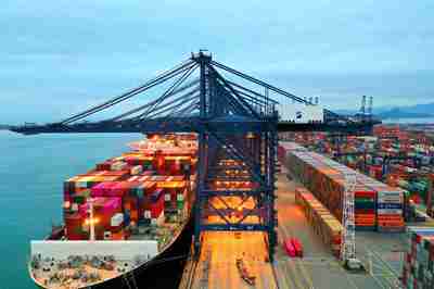 航拍深圳鹽田集裝箱港 密密麻麻，蔚為壯觀